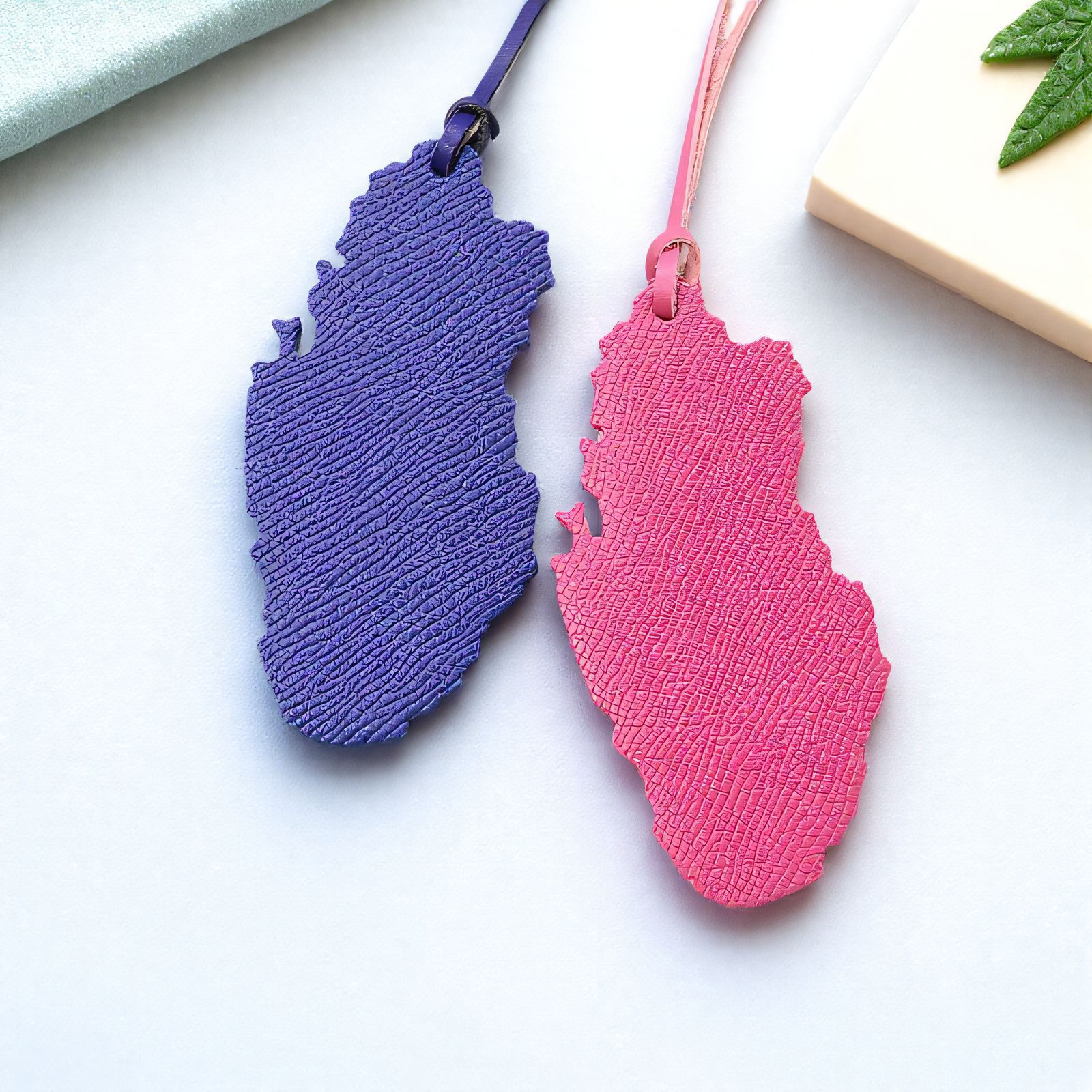 1pc 카타르지도 모양의 PU 가죽 펜던트, 배낭을위한 - Women Accessories Qatar 리뷰 및 가격