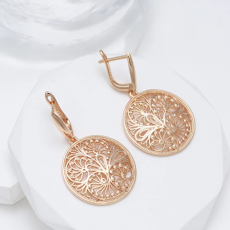 여성을위한 Wbmqda 중공 금속 꽃 롱 드롭 귀걸이  - Women Accessories Dubai 리뷰 및 가격