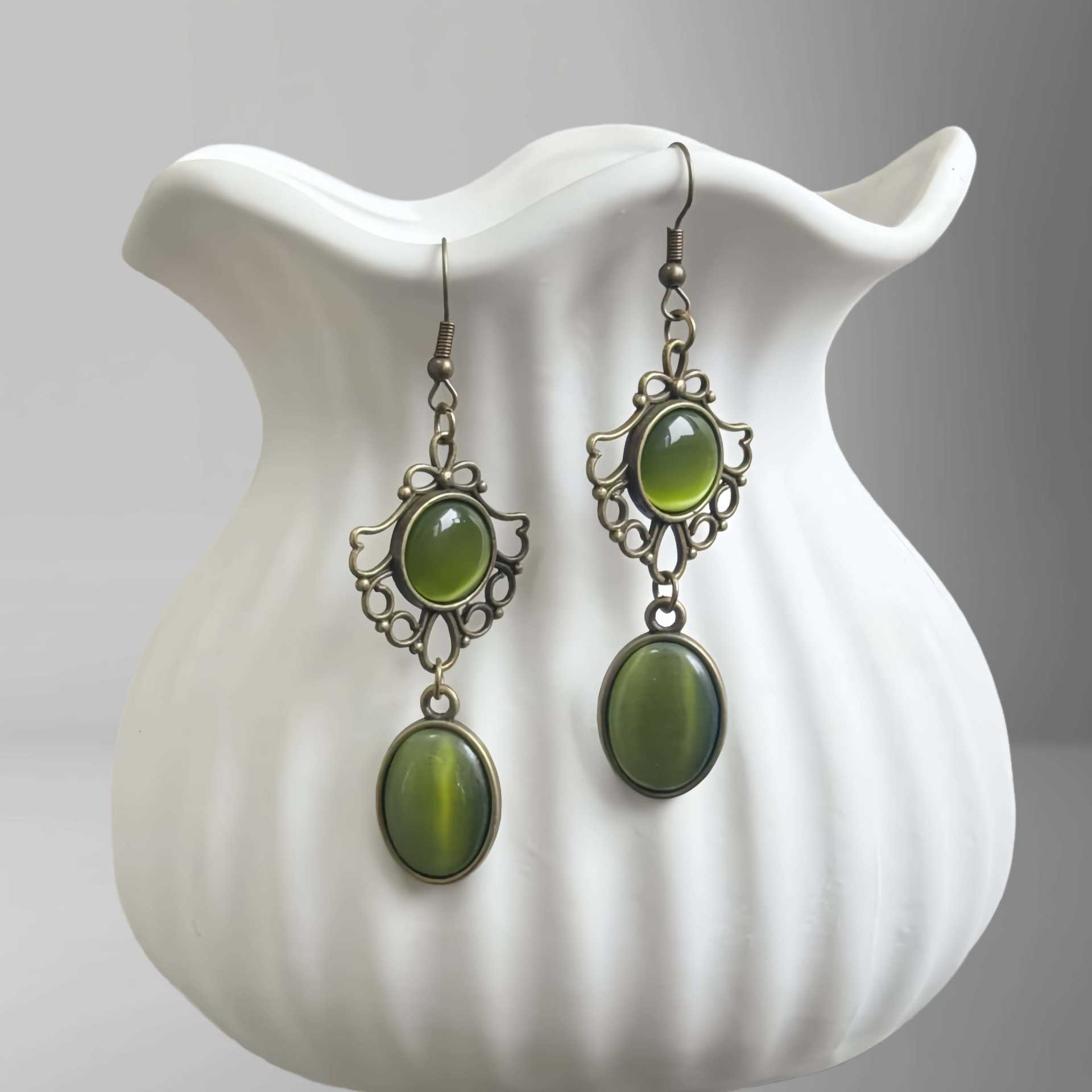 레트로 빅토리아 시대 속이 빈 레이스 그린 오팔 댕글  - Women'S Victorian Era Accessories 리뷰 및 가격